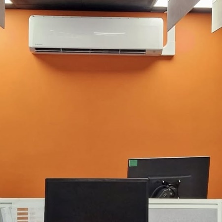 Air conditioning unit in an office